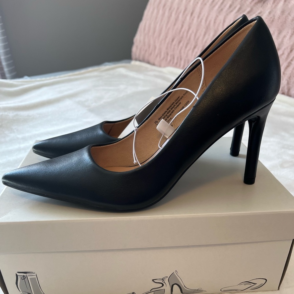 Women’s size 7.5 black pumps